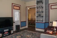 Newly Remodeled 1900 Cottage