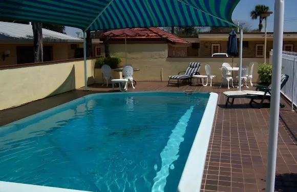 貝克威爾士汽車旅館