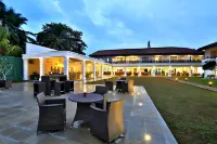 Hibiscus Beach Hotel