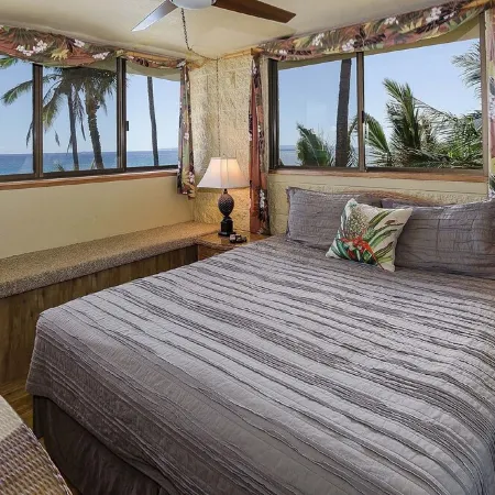 OCEANFRONT - TWO OCEANVIEW  bedrooms - 20 feet from water - Kanai a Nalu 401