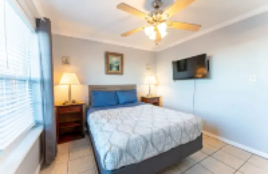 SA7 Family-Friendly Condo: Waterfront-Complex, Pool, Walk to the Beach, Fishing 밥 홀 부두 주변 호텔