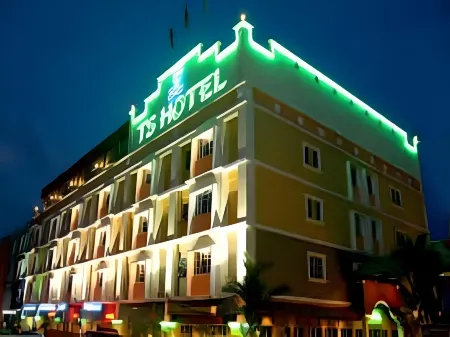 TS Hotel - Scientex Отели рядом с достопримечательностью «Mosque Tanjung Puteri Resort»
