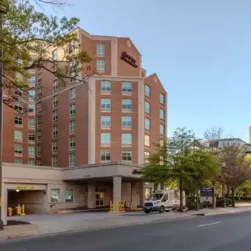 Hampton Inn & Suites by Hilton Arlington Crystal City DCA Отели рядом с достопримечательностью «Арлингтон-хаус»