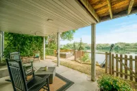 Koselig Cottage on Medicine Lake w/ Chef's Kitchen, Coffee Bar, Arcade & Dock