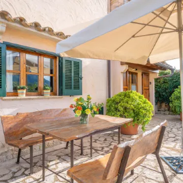 REYNES - Rustic villa with private pool and free Wi-Fi