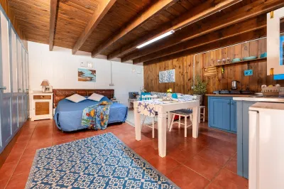 Cabaña Madera Junto al mar Castillo de El Toston 주변 호텔