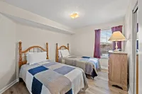 Family Size Beach Condo-Sleeps 10/ min to the Surfside Beach!