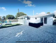 Private House, 2-1, Close to Atlantic Ave. Big Yard. Pet Friendly! Hotels near Delray Beach Tri Rail Station