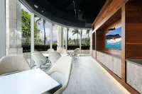 Stunning High-Floor Unit with Spectacular Ocean, Diamond Head, and Waikiki Views - 자쿠지