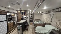 Lovely RV with outdoor pool  and Jacuzzi.