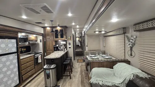 Lovely RV with outdoor pool  and Jacuzzi. Hotels in Deltona