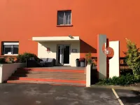 Adonis Lyon Est Hôtel Artys فنادق في Corbas