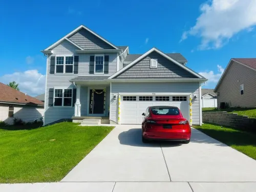 Luxury 5BR 3.5B sleeps 17 w/ Hot Tub, Home Theater near Skiing, Golf, & Bars Hotels in Hartford