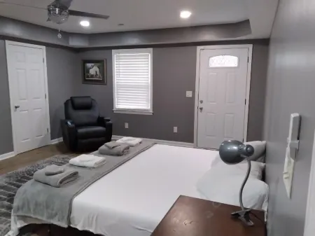 Home away from home. Relaxing and welcoming stay.  20min from Myrtle Beach. Отели рядом с достопримечательностью «Конуэй Риверуок»