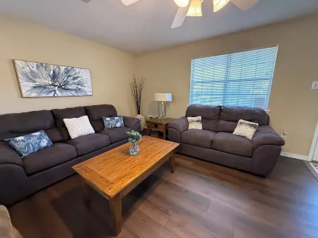 Louisville House: Charming 3-bedroom house in Russellville with Wi-Fi and AC