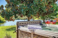 Updated 4BR Lakefront w/ Hot Tub, Dock & Fire Pit