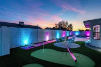 Dollhouse Daydream Barbie-inspired, Spacious 5-bedroom house with heated pool Hotels in Peoria