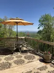 Beautiful retreat on 6 acre private mountain with the most breathtaking views Hotel dekat Asheville West KOA Holiday