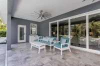 Luxurious 6-bedroom estate with pool, on over 6 fenced in acres
