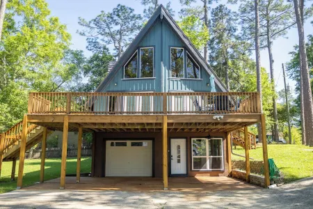 Puerto Chalet - on the bayou close to beach & downtown Ocean Springs!