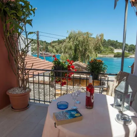 Dora I Studio - Cozy With bay View