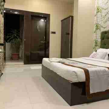 JK Rooms 126 Parashar Legacy - Opp Railway Station Rooms