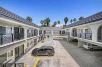 Hyland Inn Long Beach - Motels