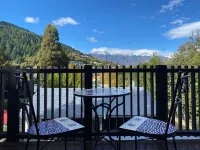 Pinewood Queenstown - Romantic
