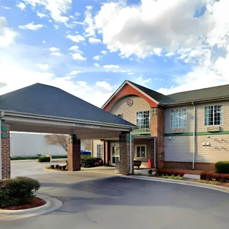 Super 8 by Wyndham Smithfield/Selma