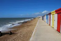 3 Bedroom-House -3Mins to Beach- Petsok - 3-Star