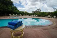 Sentrim Mara Game Lodge - Pools