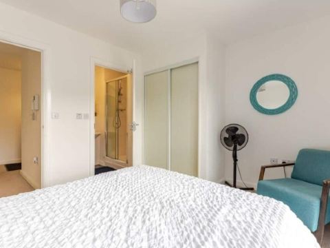 Stunning Modern Apartment in Rochester, England