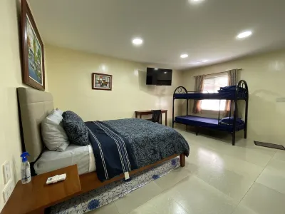 Monty's Riverside View Resort