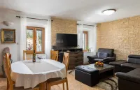 Holiday Home by the Sea - Nina & Kate Hotels in Ston