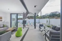 Protaras Elite Pearl Ville Ep3C - Layanan Antar-Jemput