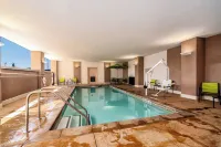 SpringHill Suites Oakland Airport - Swimmingpools