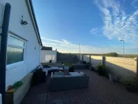 Prestatyn 2-Bed Bungalow Sleeps 5 with Hot Tub