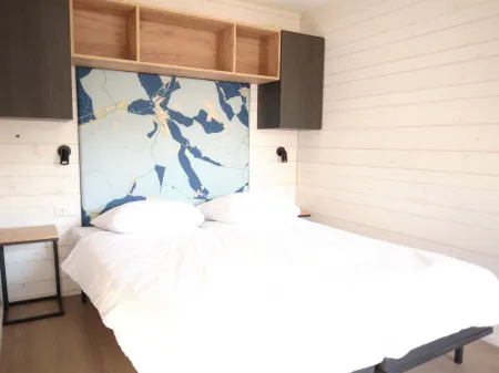 Special Lodge with Great View, Near Maastricht Отели в г. Гюлпен-Виттем