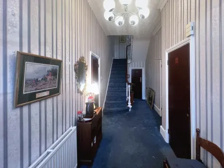 Helen's Hotel Near Wembley Отели в г. Брент