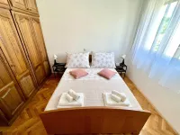 Bright and Cozy Apartment With Balcony in Kastel Luksic Hotels in Kastel Luksic