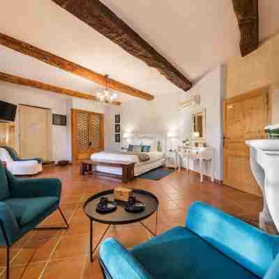 L'Instant Sévigné et L'Alchimiste Rooms