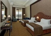 Vialand Palace Hotel Hotel in zona Albino Akvaryum