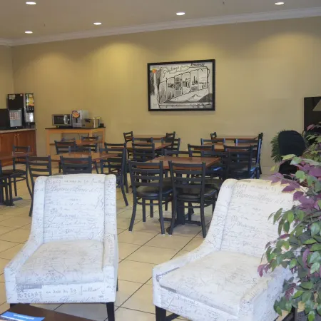 Super 8 by Wyndham Roseburg