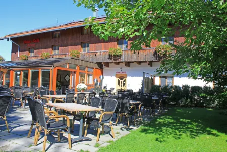 Hotel-Cafe Hanfstingl Отели в г. Linden