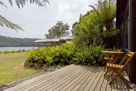 Tullah Lakeside Lodge