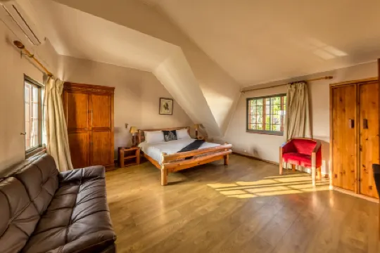 Winelands Villa Guesthouse and Cottages Отели рядом с достопримечательностью «Vergelegen Wine Estate»