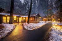 The Ahwahnee - Mountain view