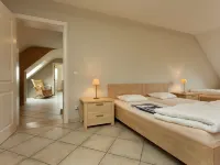 Peer Villa with Garden