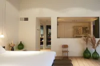Chambre d'Amis by Alix