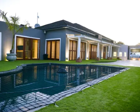 ツー ファット アウルズ ゲストハウス ジョージのホテル